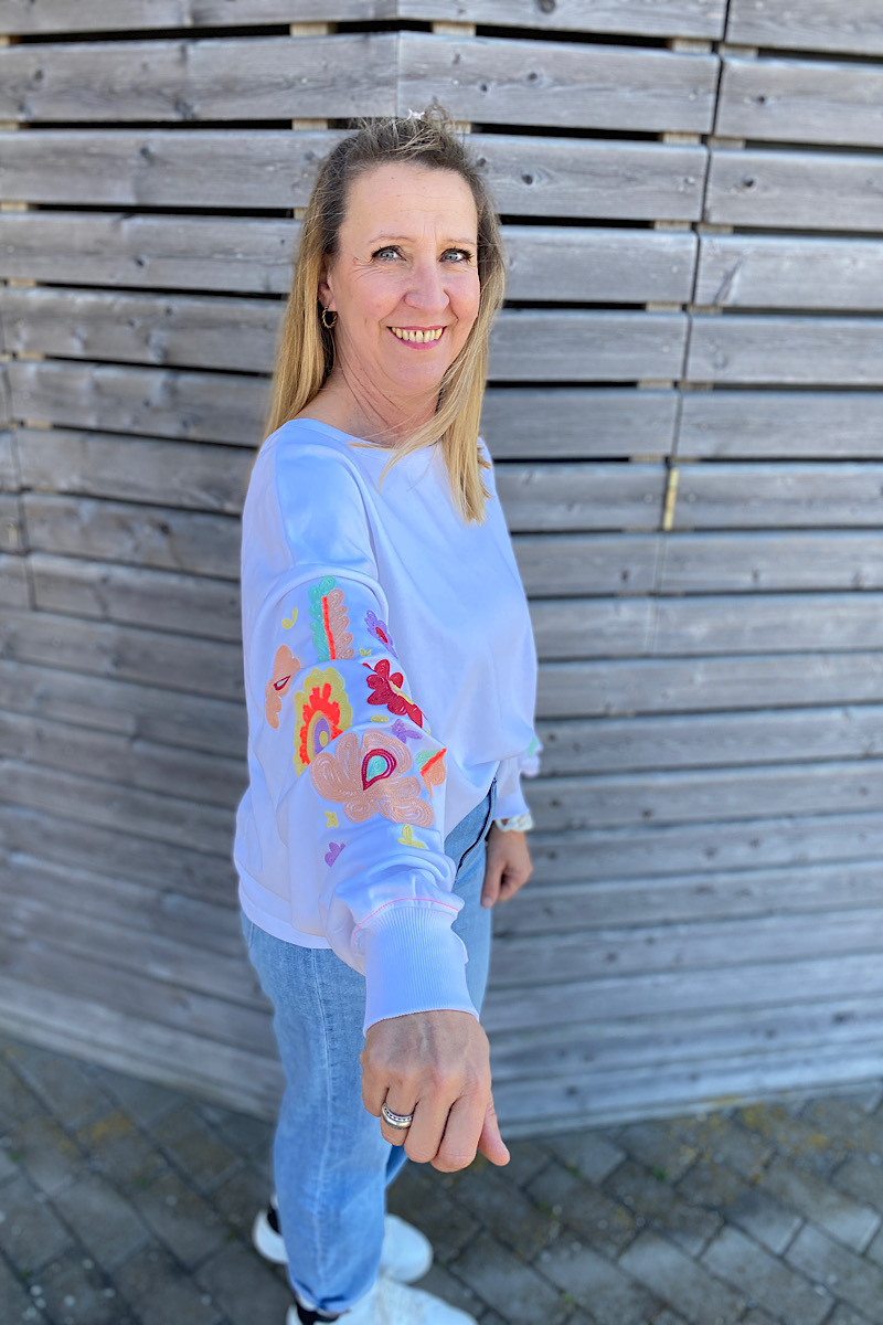 Sweatshirt Flower Embroidery - Love Joy Victory